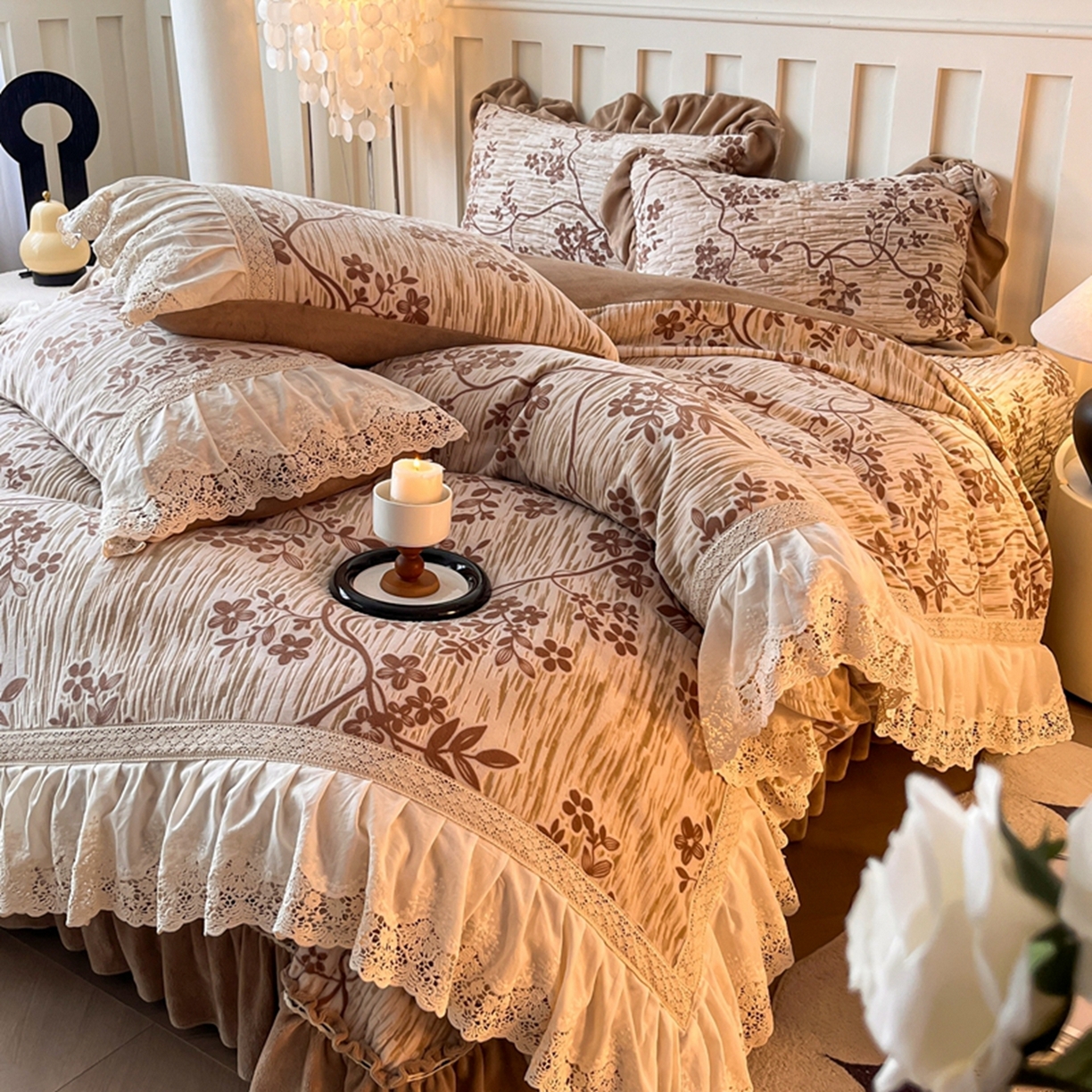 91家纺网 家纺一手货源 找家纺 花香四季家纺 2025新款雕花绒夹棉床盖款四件套系列 美拉德