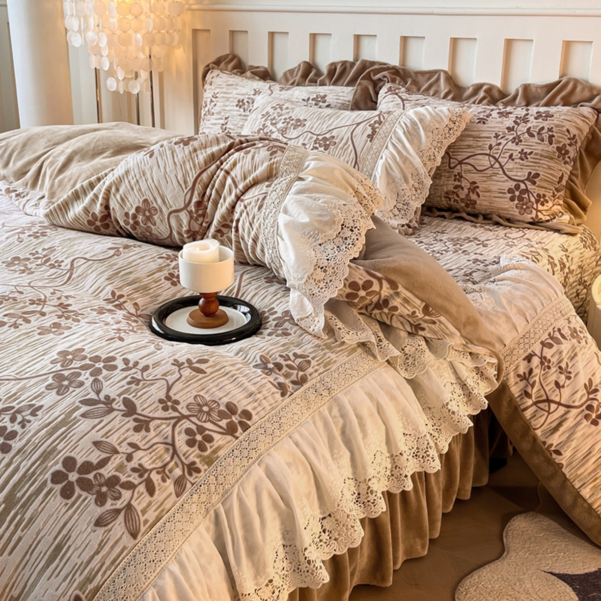 91家纺网 家纺一手货源 找家纺 花香四季家纺 2025新款雕花绒夹棉床盖款四件套系列 美拉德
