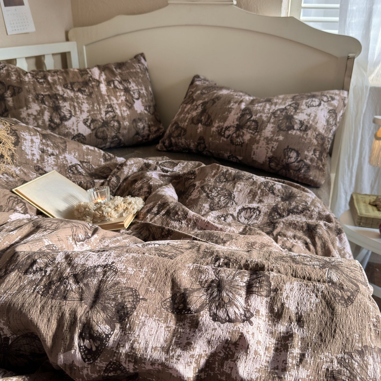 91家纺网 家纺一手货源 找家纺 初念 2025新款1亚麻复古诧季风系列皱皱纱提花四件套(提供买家秀） 诧季风-回忆蝶