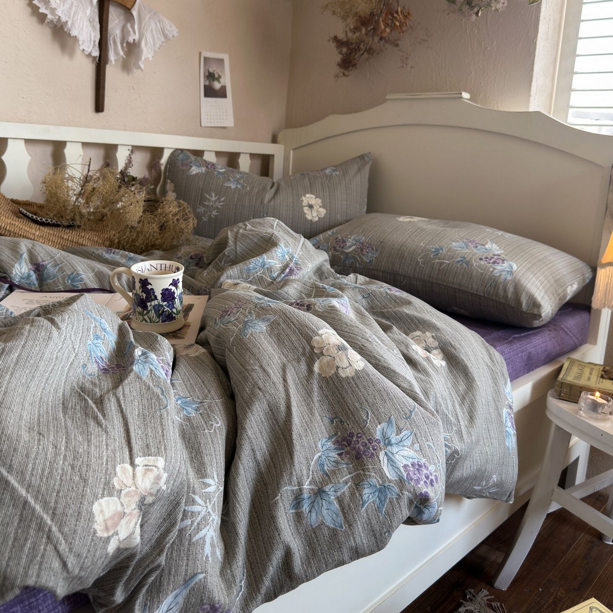 91家纺网 家纺一手货源 找家纺 初念 2025新款1亚麻复古诧季风系列皱皱纱提花四件套(提供买家秀） 诧季风-鸢尾葡萄