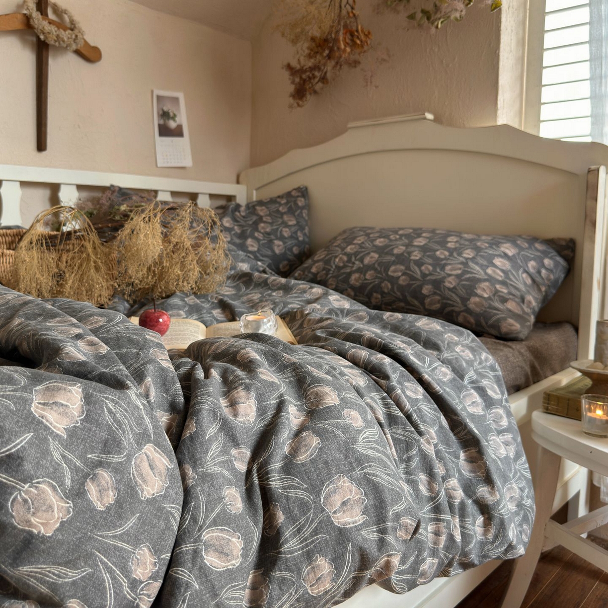 91家纺网 家纺一手货源 找家纺 初念 2025新款1亚麻复古诧季风系列皱皱纱提花四件套(提供买家秀） 诧季风-浮生序梦