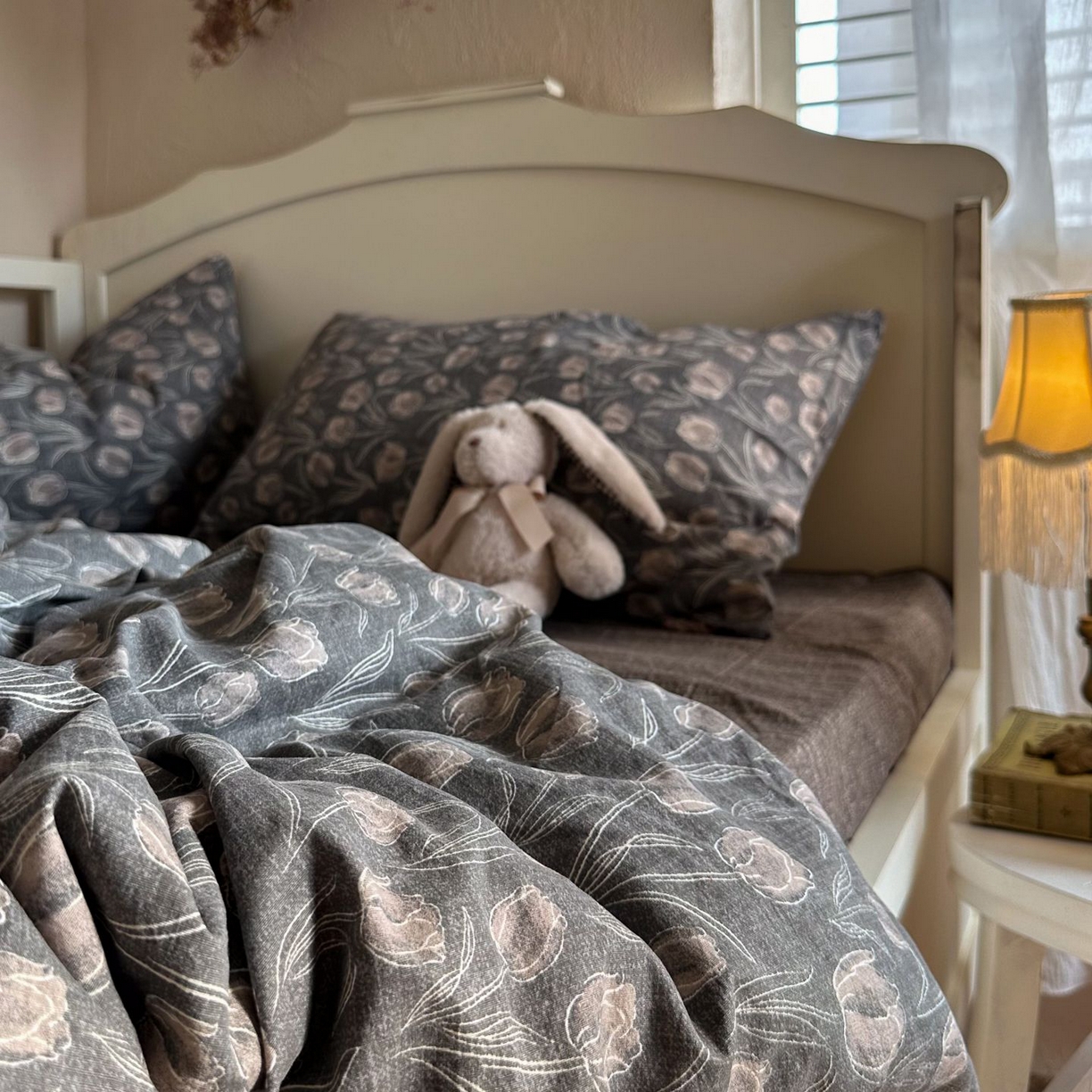 91家纺网 家纺一手货源 找家纺 初念 2025新款1亚麻复古诧季风系列皱皱纱提花四件套(提供买家秀） 诧季风-浮生序梦