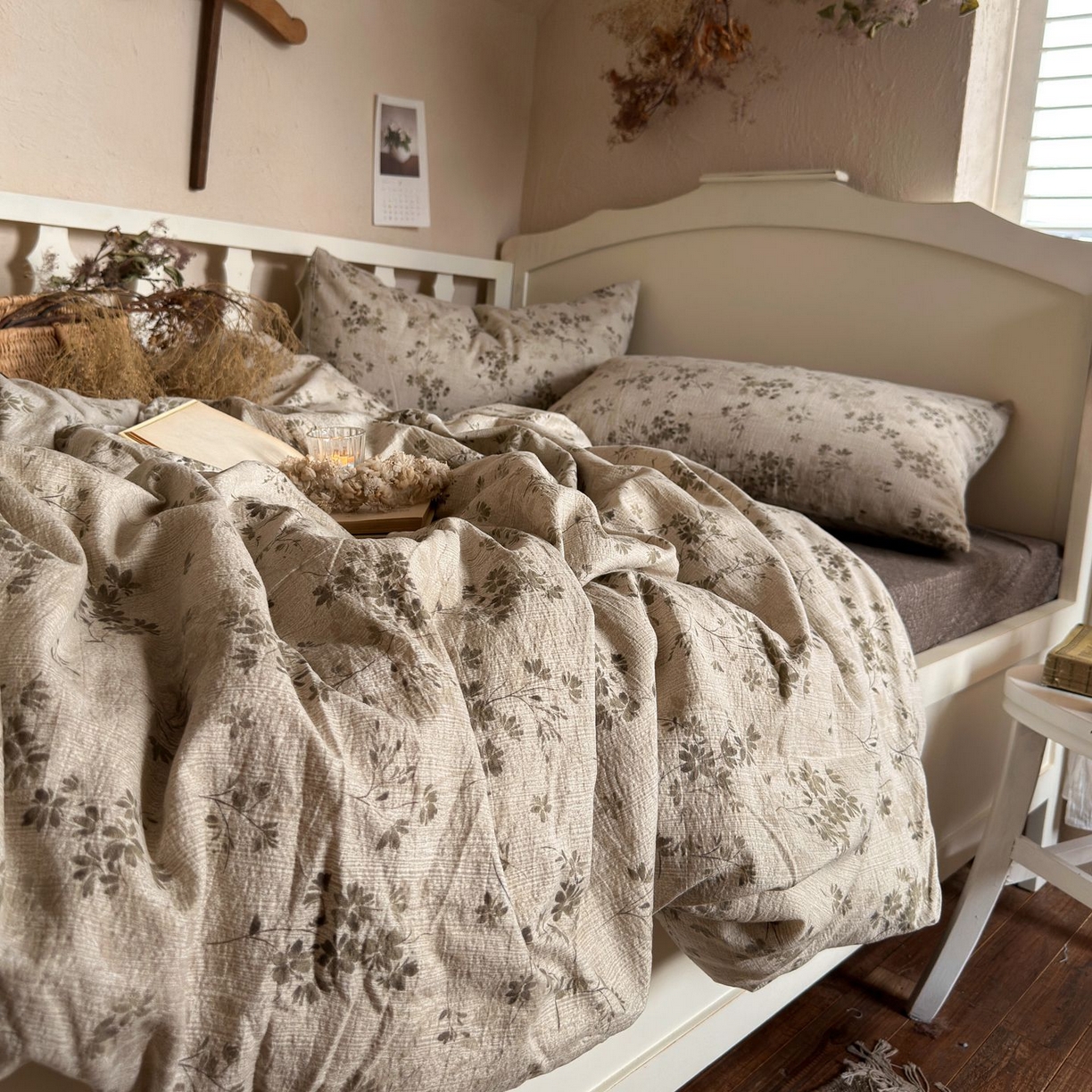 91家纺网 家纺一手货源 找家纺 初念 2025新款1亚麻复古诧季风系列皱皱纱提花四件套(提供买家秀） 诧季风-秋风萧瑟