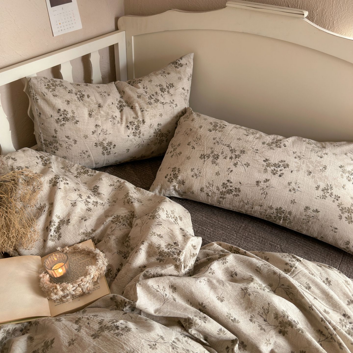 91家纺网 家纺一手货源 找家纺 初念 2025新款1亚麻复古诧季风系列皱皱纱提花四件套(提供买家秀） 诧季风-秋风萧瑟