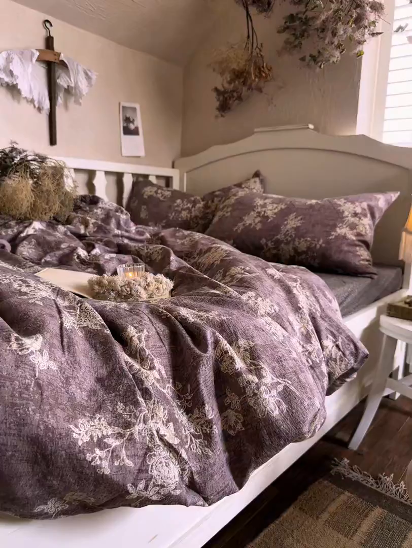 91家纺网 家纺一手货源 找家纺 初念 2025新款1亚麻复古诧季风系列皱皱纱提花四件套(提供买家秀） 诧季风-月华绣影