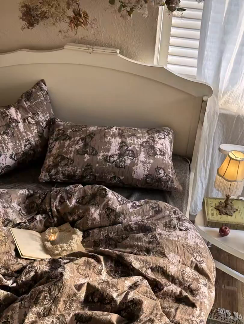 91家纺网 家纺一手货源 找家纺 初念 2025新款1亚麻复古诧季风系列皱皱纱提花四件套(提供买家秀） 诧季风-回忆蝶