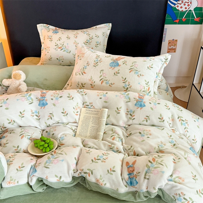 91家纺网 家纺一手货源 找家纺 艾特你 2025新款小清新高克重牛奶绒印花四件套 秘密花园