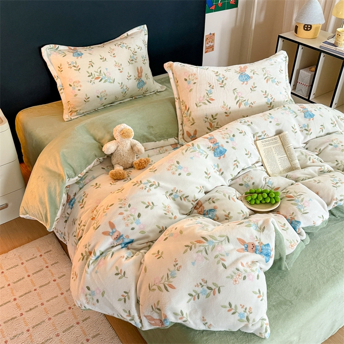 91家纺网 家纺一手货源 找家纺 艾特你 2025新款小清新高克重牛奶绒印花四件套 秘密花园