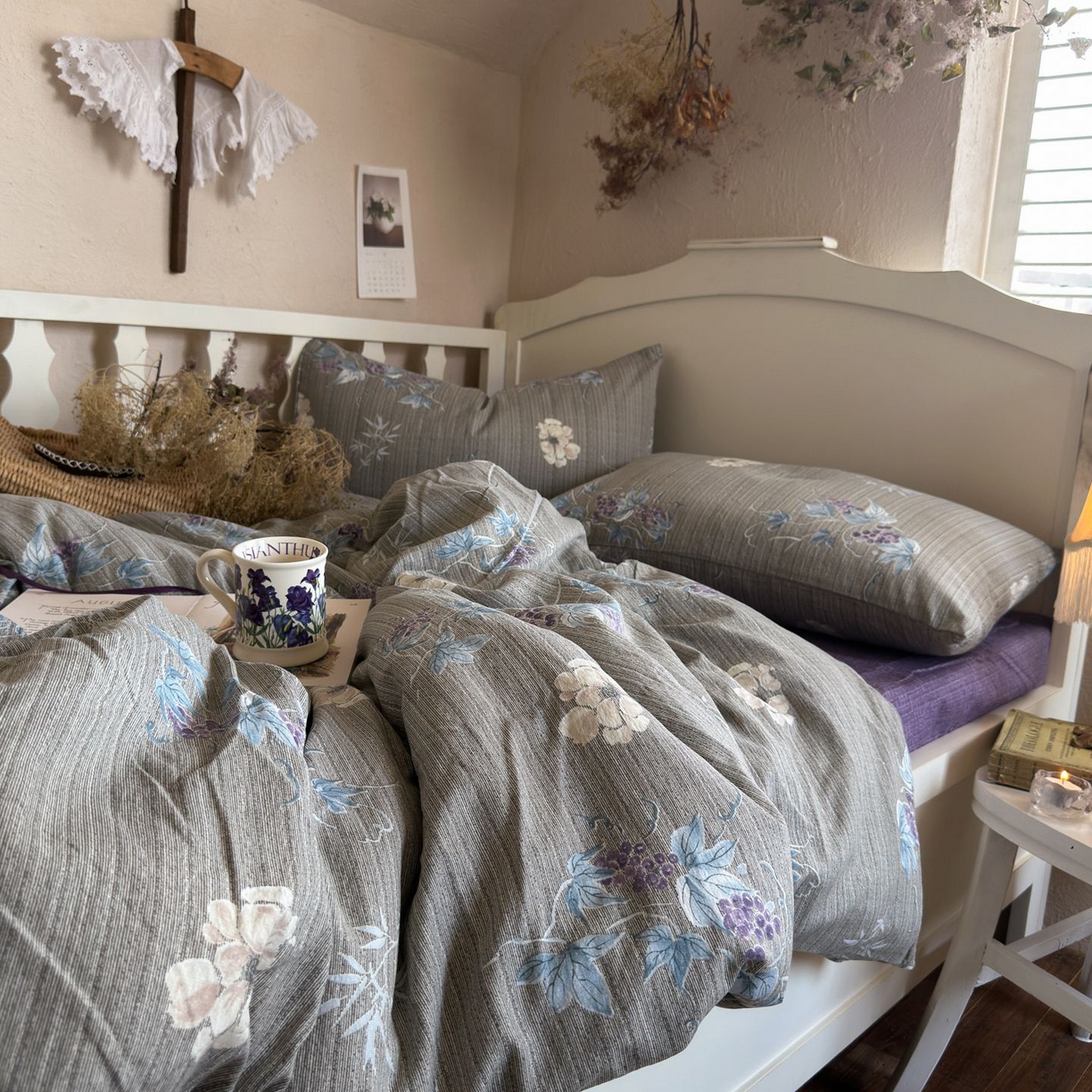 91家纺网 家纺一手货源 找家纺 初念 2025新款1亚麻复古诧季风系列皱皱纱提花四件套(提供买家秀） 诧季风-鸢尾葡萄