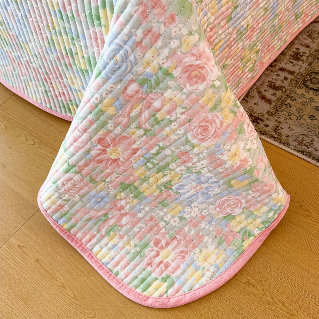 91家纺网 家纺一手货源 找家纺 恒爱家纺 2025新款全棉宝宝绒双拼床盖三件套 花容月貌-绿