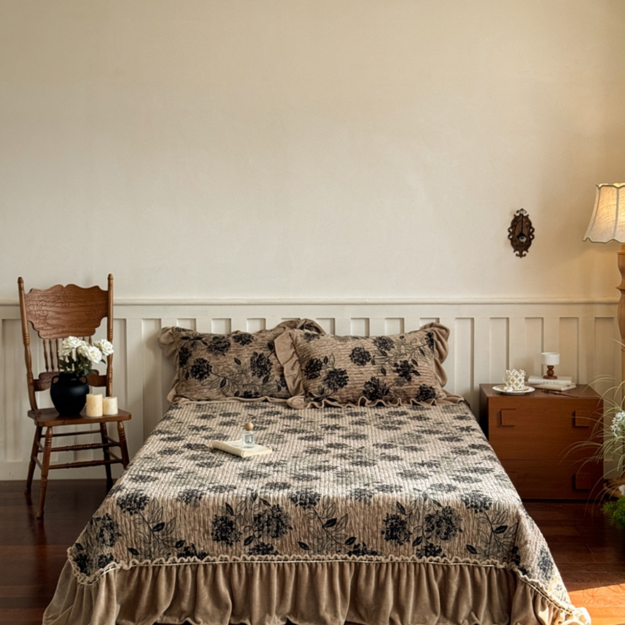 91家纺网 家纺一手货源 找家纺 花香四季家纺 2025新款雕花绒夹棉床盖款四件套系列 秘境