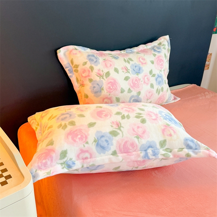 91家纺网 家纺一手货源 找家纺 艾特你 2025新款小清新高克重牛奶绒印花四件套 白月光