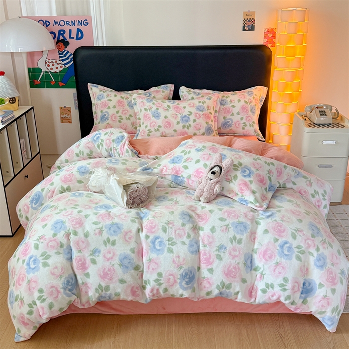 91家纺网 家纺一手货源 找家纺 艾特你 2025新款小清新高克重牛奶绒印花四件套 白月光