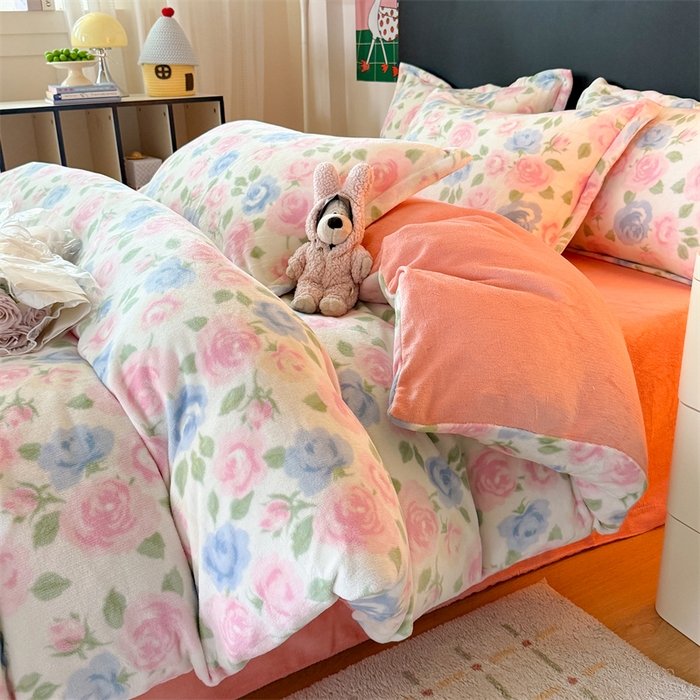 91家纺网 家纺一手货源 找家纺 艾特你 2025新款小清新高克重牛奶绒印花四件套 白月光