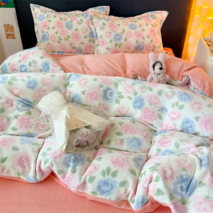 91家纺网 家纺一手货源 找家纺 艾特你 2025新款小清新高克重牛奶绒印花四件套 白月光