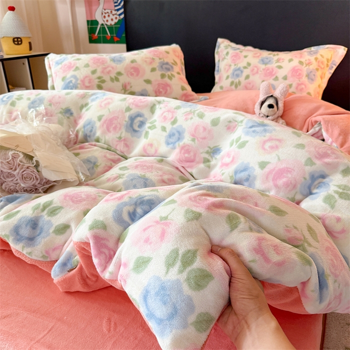 91家纺网 家纺一手货源 找家纺 艾特你 2025新款小清新高克重牛奶绒印花四件套 白月光