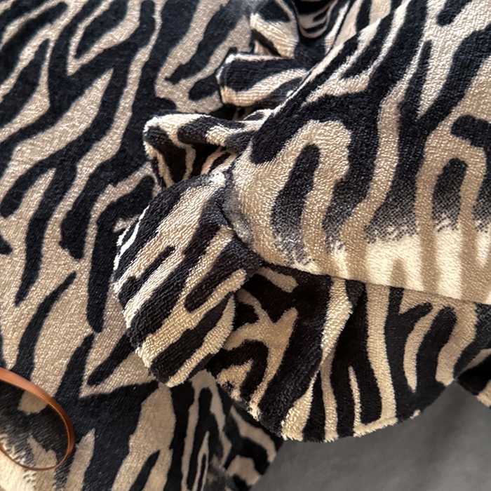 91家纺网 家纺一手货源 找家纺 韩约 2025新款韩式蝴蝶结牛奶绒床单款四件套 斑马纹