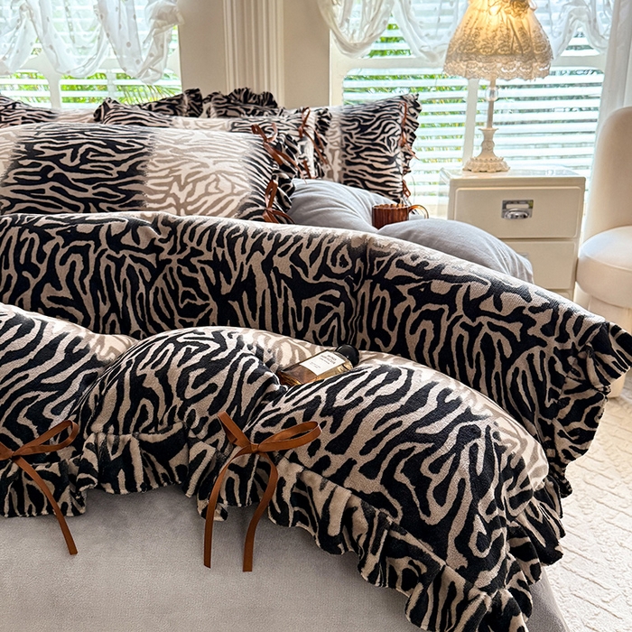 91家纺网 家纺一手货源 找家纺 韩约 2025新款韩式蝴蝶结牛奶绒床单款四件套 斑马纹