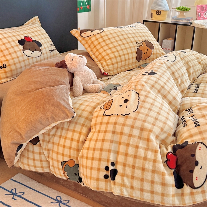 艾特你 2025新款小清新高克重牛奶绒印花四件套 班尼家族