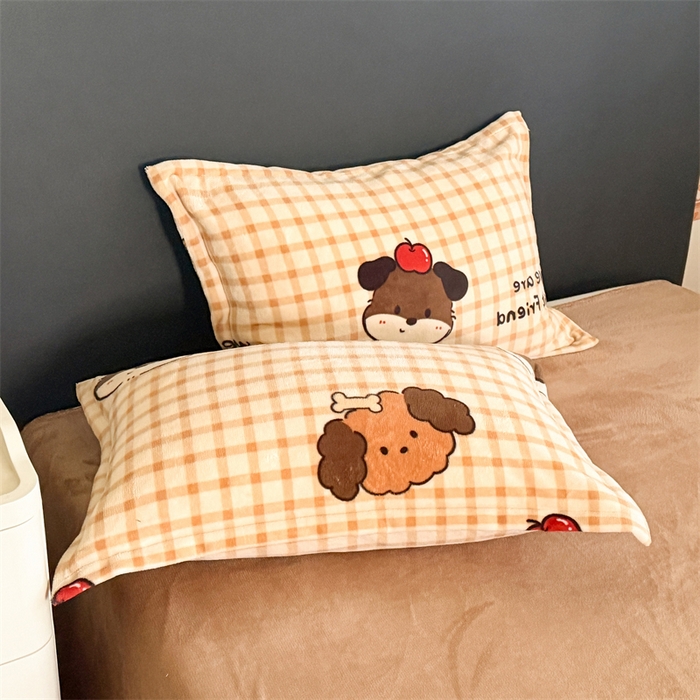 91家纺网 家纺一手货源 找家纺 艾特你 2025新款小清新高克重牛奶绒印花四件套 班尼家族