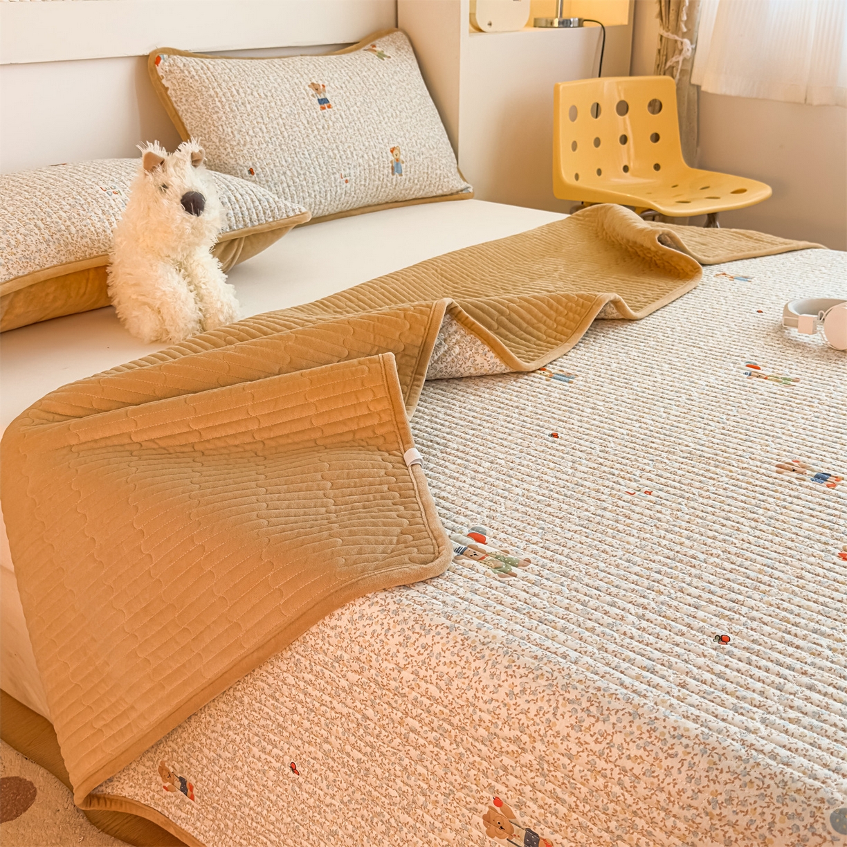 91家纺网 家纺一手货源 找家纺 恒爱家纺 2025新款全棉宝宝绒双拼床盖三件套 欢乐熊