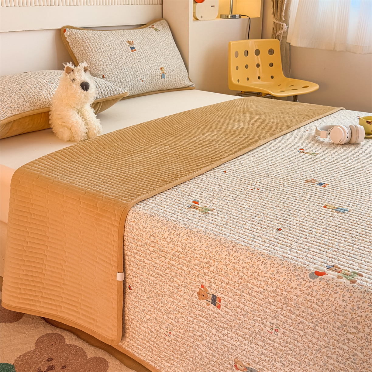 91家纺网 家纺一手货源 找家纺 恒爱家纺 2025新款全棉宝宝绒双拼床盖三件套 欢乐熊