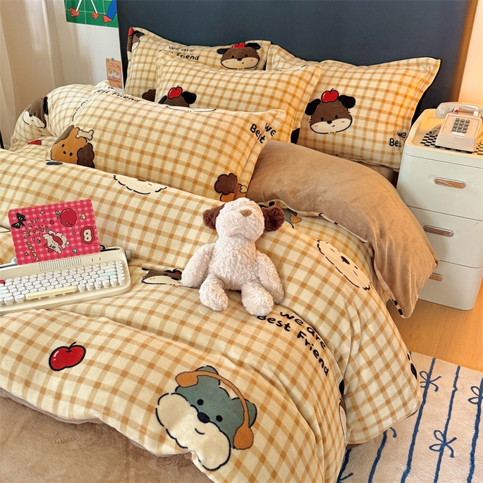 91家纺网 家纺一手货源 找家纺 艾特你 2025新款小清新高克重牛奶绒印花四件套 班尼家族