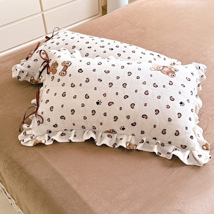 91家纺网 家纺一手货源 找家纺 韩约 2025新款韩式蝴蝶结牛奶绒床单款四件套 豹纹小熊