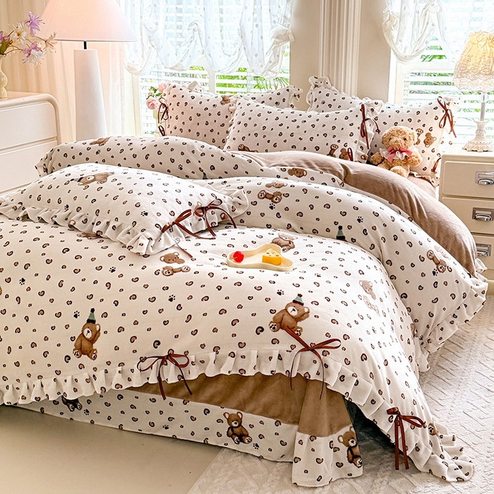 91家纺网 家纺一手货源 找家纺 韩约 2025新款韩式蝴蝶结牛奶绒床单款四件套 豹纹小熊