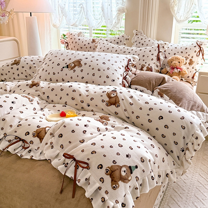 91家纺网 家纺一手货源 找家纺 韩约 2025新款韩式蝴蝶结牛奶绒床单款四件套 豹纹小熊