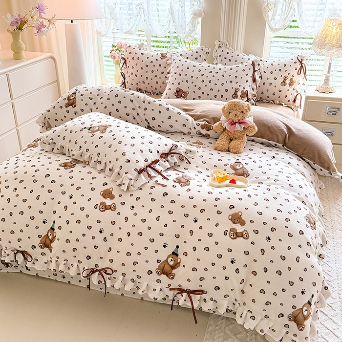 91家纺网 家纺一手货源 找家纺 韩约 2025新款韩式蝴蝶结牛奶绒床单款四件套 豹纹小熊