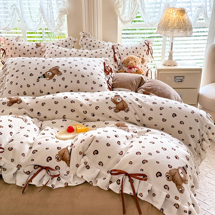 91家纺网 家纺一手货源 找家纺 韩约 2025新款韩式蝴蝶结牛奶绒床单款四件套 豹纹小熊