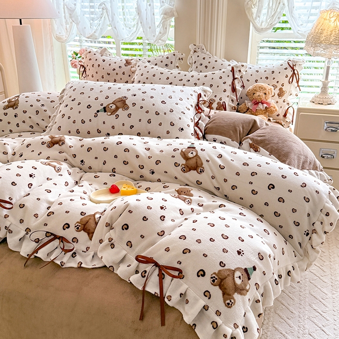 91家纺网 家纺一手货源 找家纺 韩约 2025新款韩式蝴蝶结牛奶绒床单款四件套 豹纹小熊