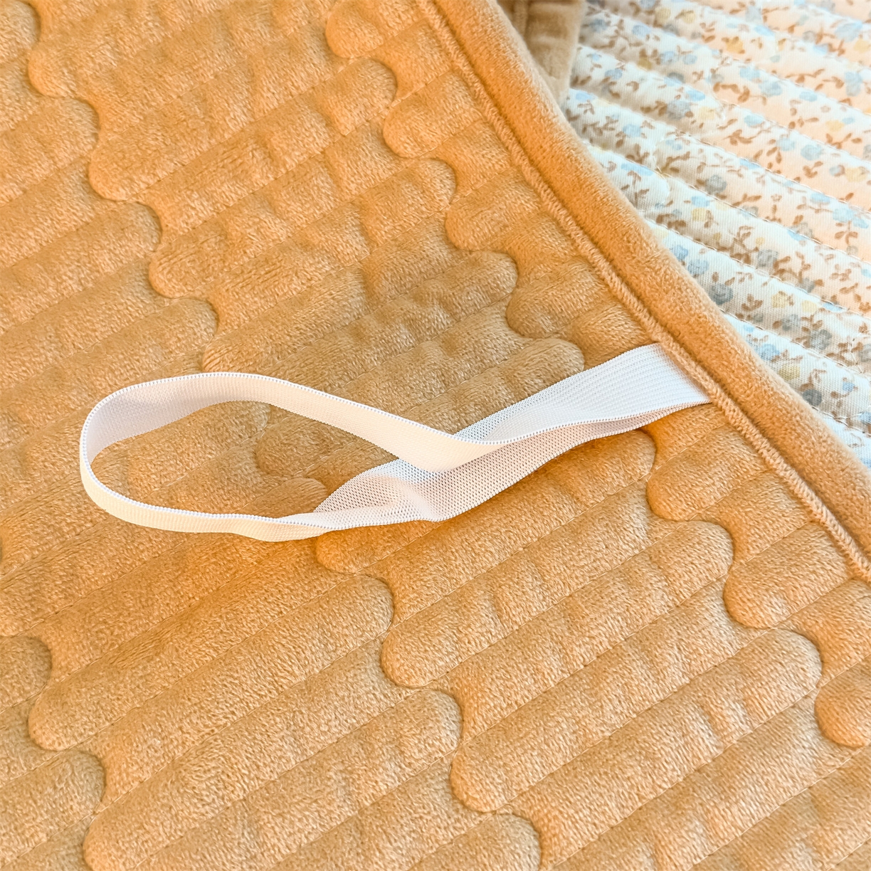 91家纺网 家纺一手货源 找家纺 恒爱家纺 2025新款全棉宝宝绒双拼床盖三件套 欢乐熊