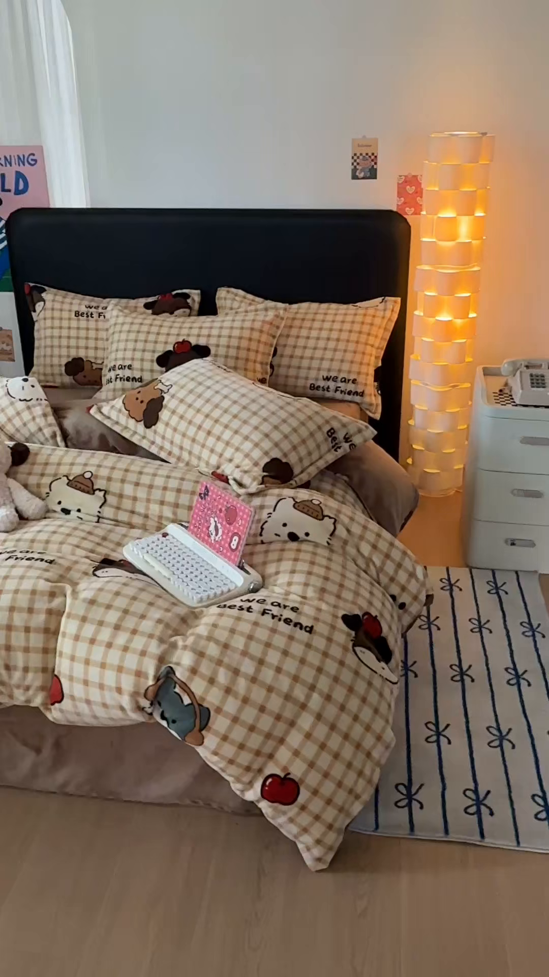 91家纺网 家纺一手货源 找家纺 艾特你 2025新款小清新高克重牛奶绒印花四件套 班尼家族