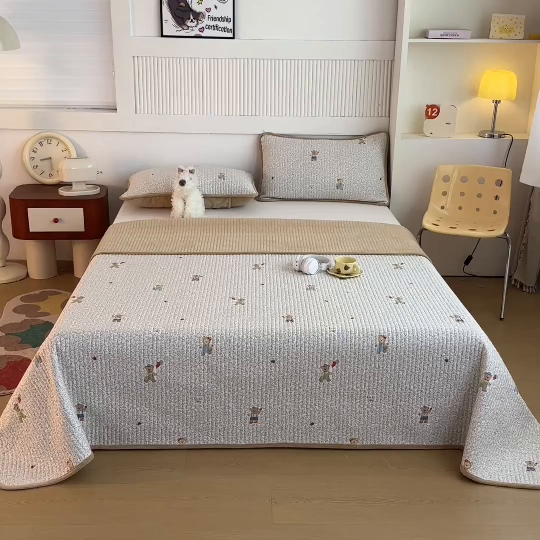 91家纺网 家纺一手货源 找家纺 恒爱家纺 2025新款全棉宝宝绒双拼床盖三件套 欢乐熊