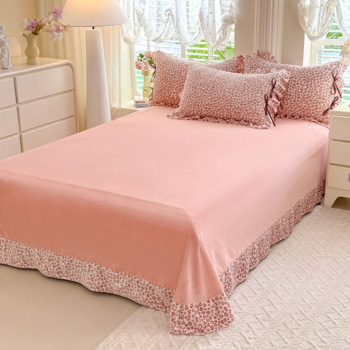 91家纺网 家纺一手货源 找家纺 韩约 2025新款韩式蝴蝶结牛奶绒床单款四件套 粉色豹纹