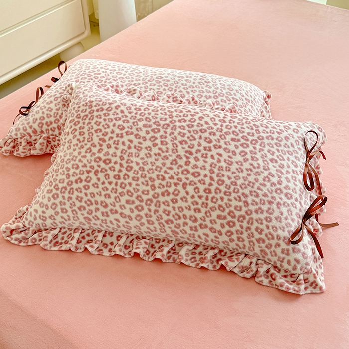 91家纺网 家纺一手货源 找家纺 韩约 2025新款韩式蝴蝶结牛奶绒床单款四件套 粉色豹纹