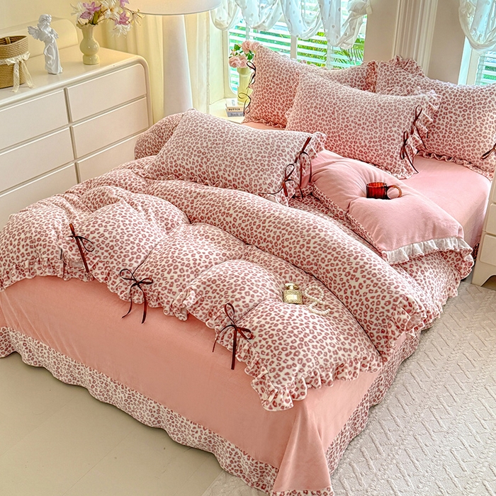 91家纺网 家纺一手货源 找家纺 韩约 2025新款韩式蝴蝶结牛奶绒床单款四件套 粉色豹纹