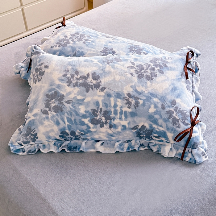 91家纺网 家纺一手货源 找家纺 韩约 2025新款韩式蝴蝶结牛奶绒床单款四件套 浪漫花海