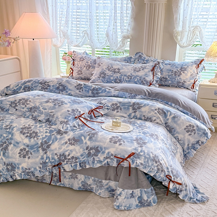 91家纺网 家纺一手货源 找家纺 韩约 2025新款韩式蝴蝶结牛奶绒床单款四件套 浪漫花海