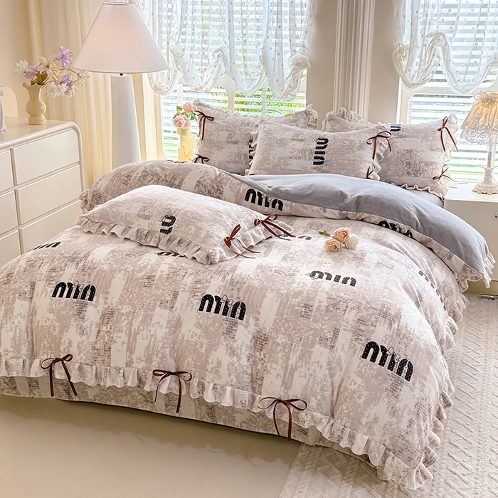 91家纺网 家纺一手货源 找家纺 韩约 2025新款韩式蝴蝶结牛奶绒床单款四件套 迷你字母