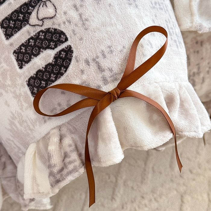 91家纺网 家纺一手货源 找家纺 韩约 2025新款韩式蝴蝶结牛奶绒床单款四件套 迷你字母