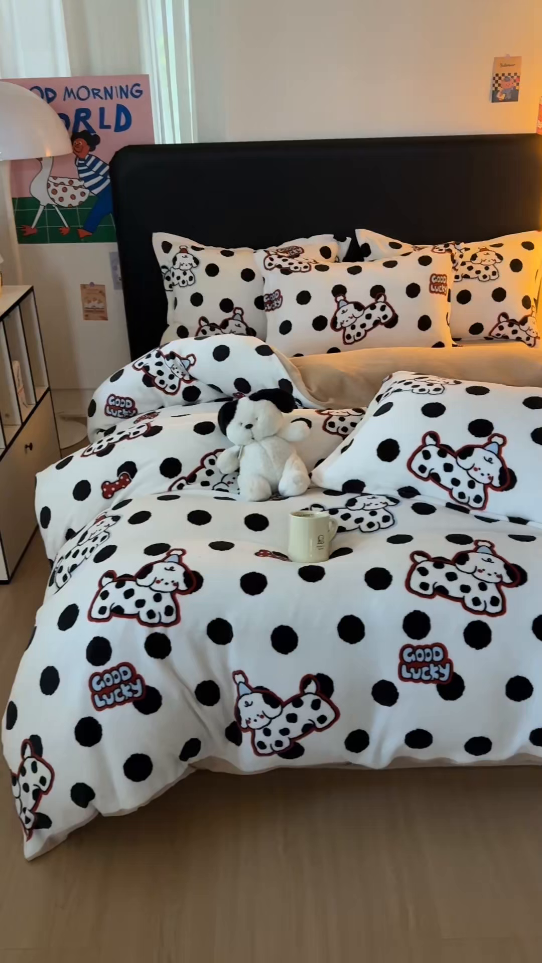 91家纺网 家纺一手货源 找家纺 艾特你 2025新款小清新高克重牛奶绒印花四件套 波点小狗