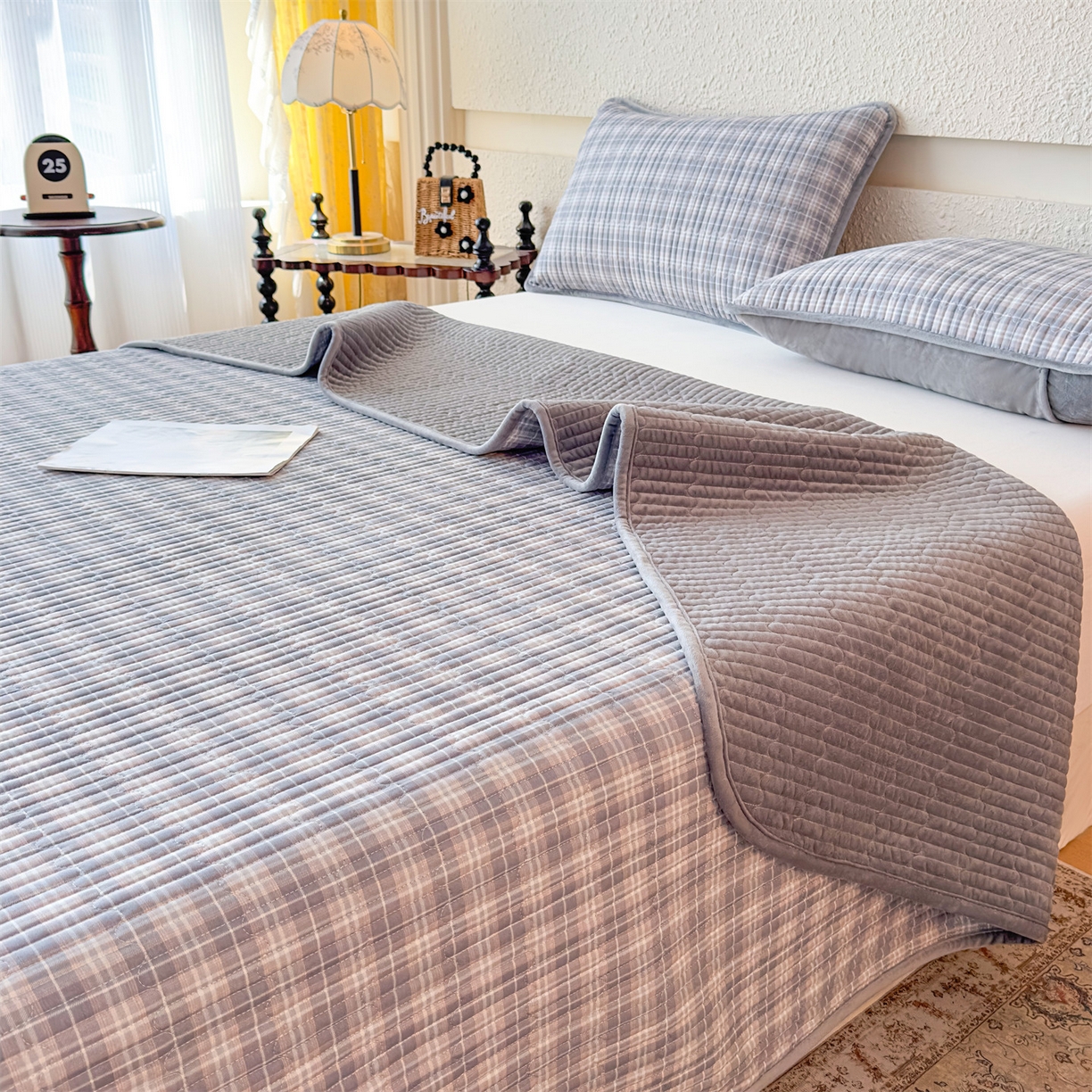 91家纺网 家纺一手货源 找家纺 恒爱家纺 2025新款全棉宝宝绒双拼床盖三件套 灰小格