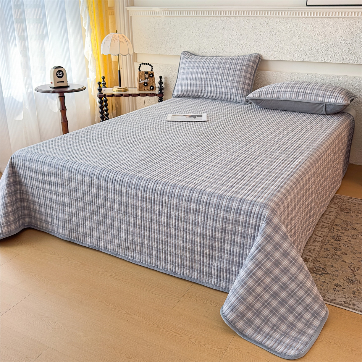 91家纺网 家纺一手货源 找家纺 恒爱家纺 2025新款全棉宝宝绒双拼床盖三件套 灰小格