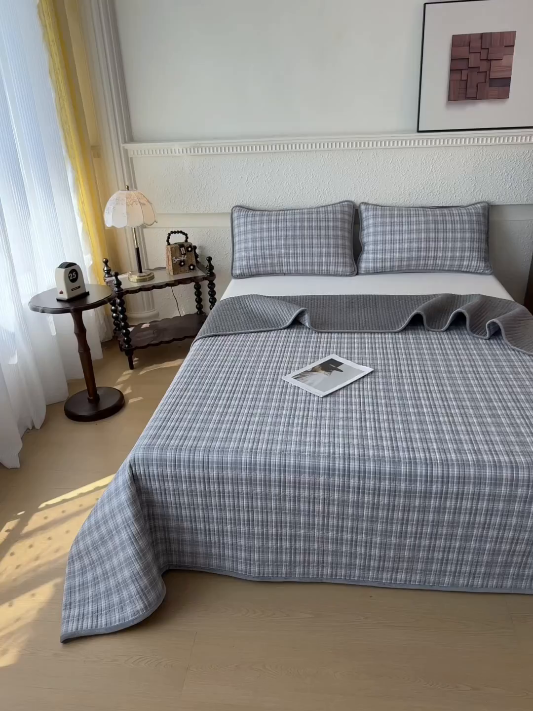 91家纺网 家纺一手货源 找家纺 恒爱家纺 2025新款全棉宝宝绒双拼床盖三件套 灰小格