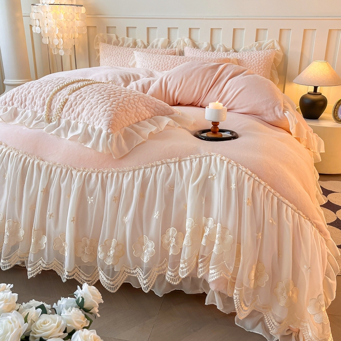 91家纺网 家纺一手货源 找家纺 （总）花香四季家纺 2025新款牛奶绒夹棉床裙款四件套-柏林小姐