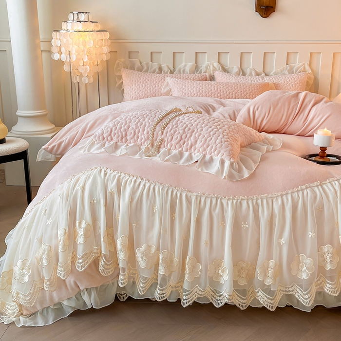 91家纺网 家纺一手货源 找家纺 （总）花香四季家纺 2025新款牛奶绒夹棉床裙款四件套-柏林小姐