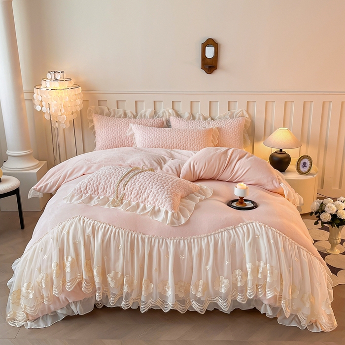 91家纺网 家纺一手货源 找家纺 （总）花香四季家纺 2025新款雕花绒牛奶绒夹棉床盖款四件套系列-浪漫情缘